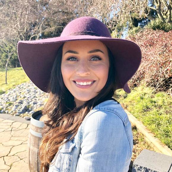 Meet your Posher, Randi - Picture 1 of 1